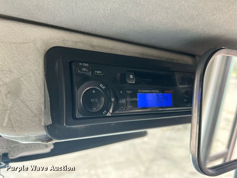 image for item DR4579 2003 Freightliner FB65  shuttle bus