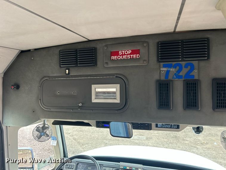 image for item DR4579 2003 Freightliner FB65  shuttle bus