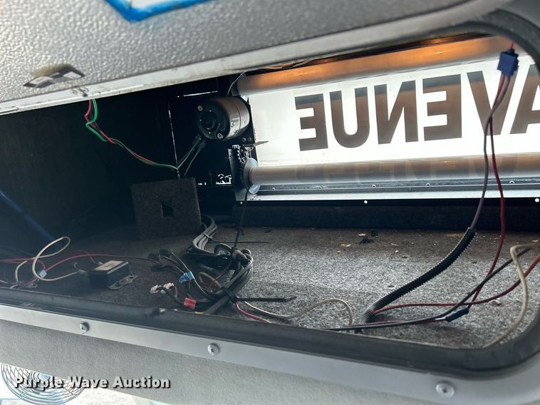 image for item DR4579 2003 Freightliner FB65  shuttle bus