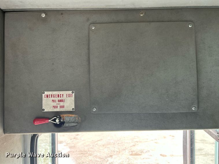 image for item DR4579 2003 Freightliner FB65  shuttle bus