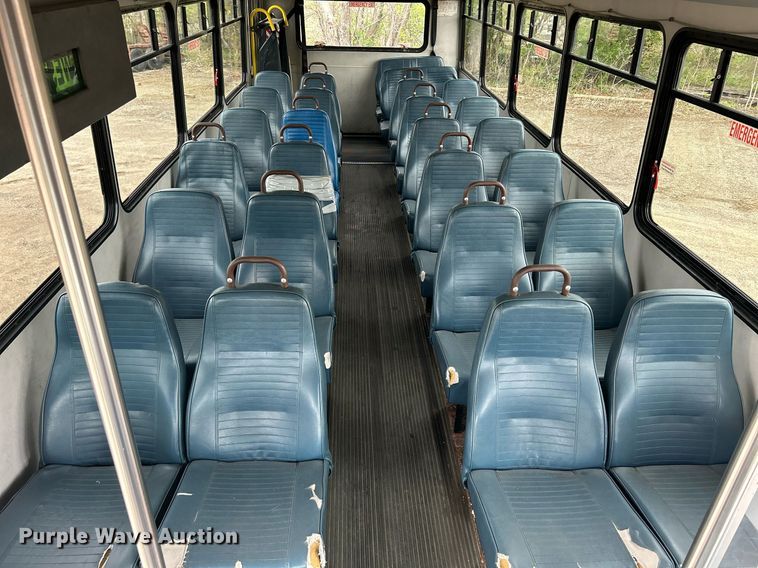 image for item DR4579 2003 Freightliner FB65  shuttle bus