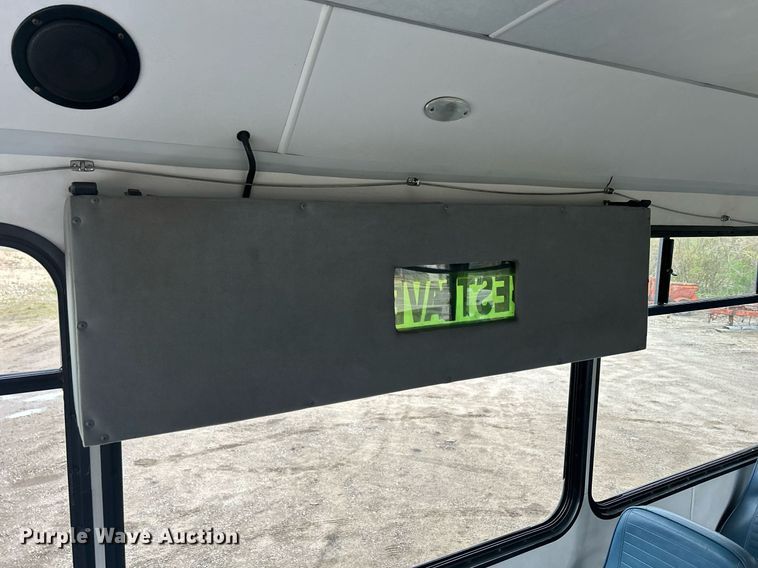 image for item DR4579 2003 Freightliner FB65  shuttle bus