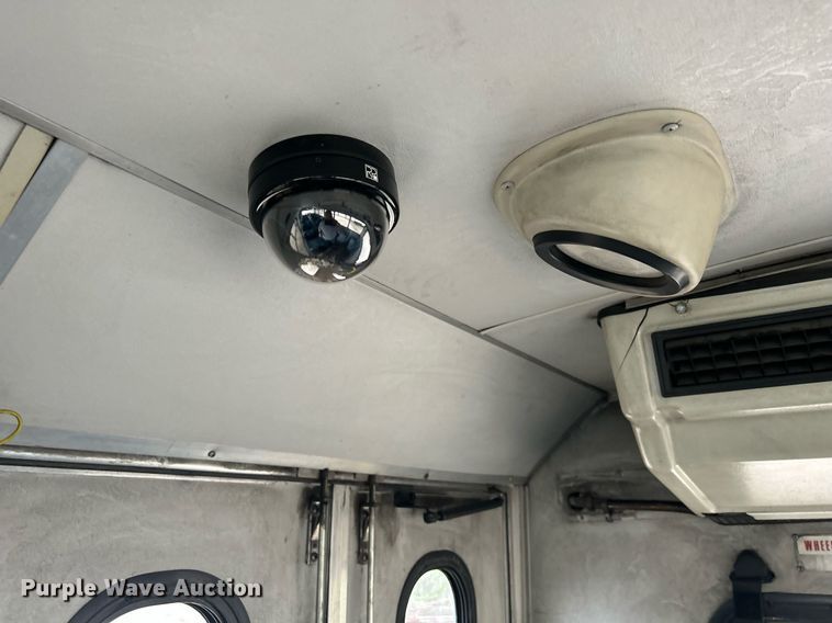 image for item DR4579 2003 Freightliner FB65  shuttle bus