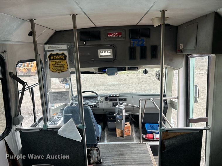 image for item DR4579 2003 Freightliner FB65  shuttle bus