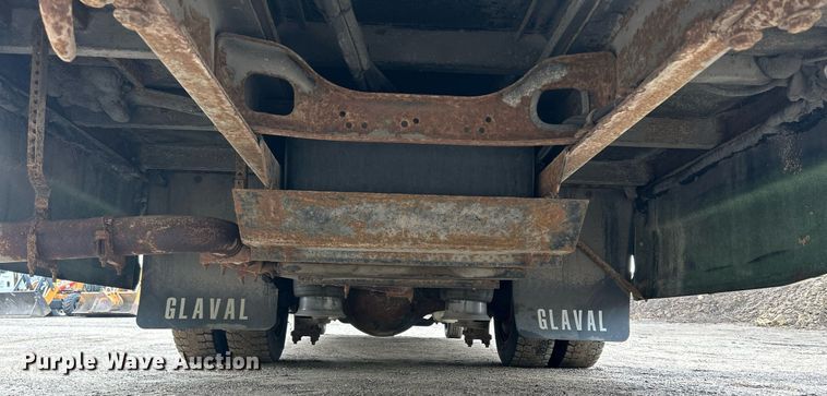 image for item DR4579 2003 Freightliner FB65  shuttle bus