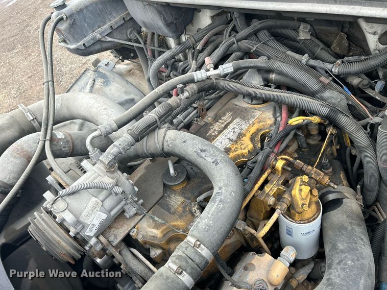 image for item DR4579 2003 Freightliner FB65  shuttle bus