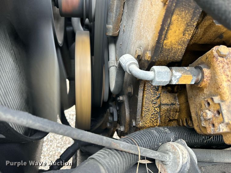 image for item DR4579 2003 Freightliner FB65  shuttle bus