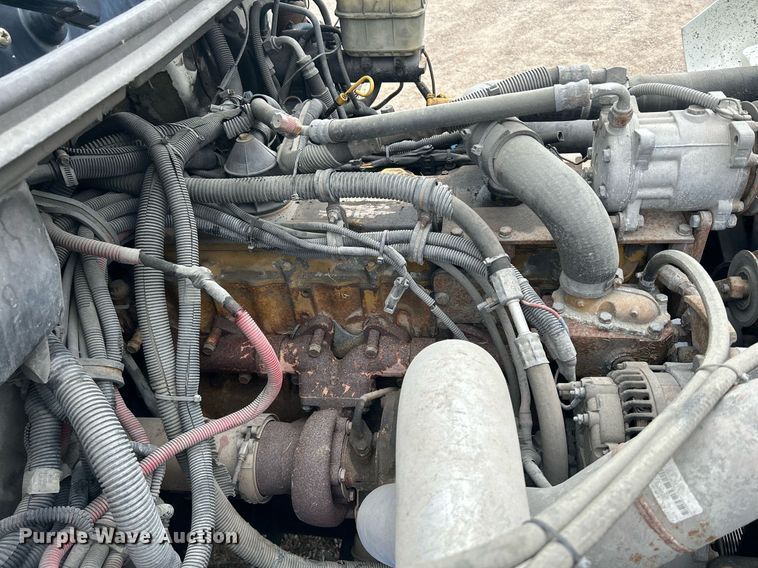 image for item DR4579 2003 Freightliner FB65  shuttle bus