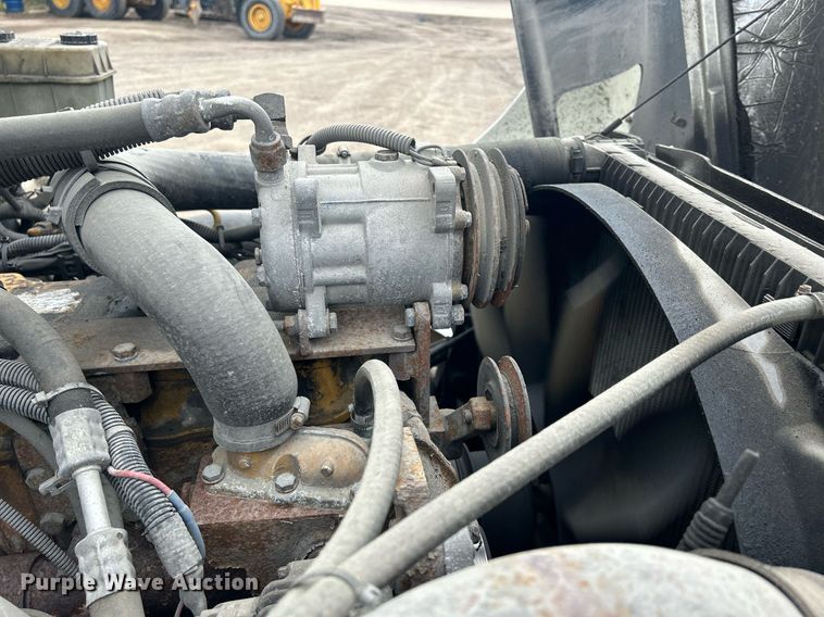 image for item DR4579 2003 Freightliner FB65  shuttle bus