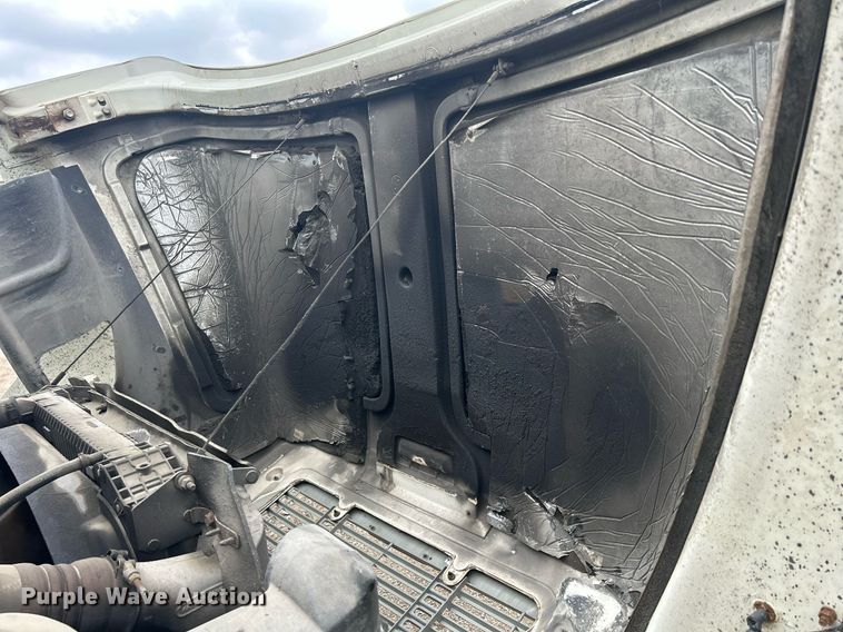 image for item DR4579 2003 Freightliner FB65  shuttle bus