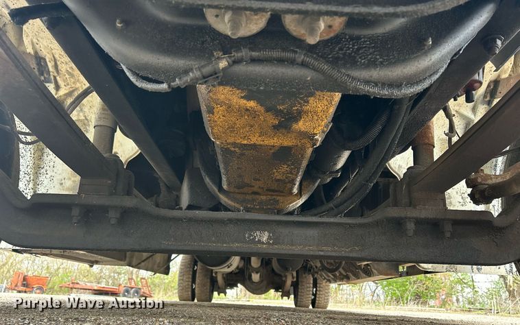 image for item DR4579 2003 Freightliner FB65  shuttle bus