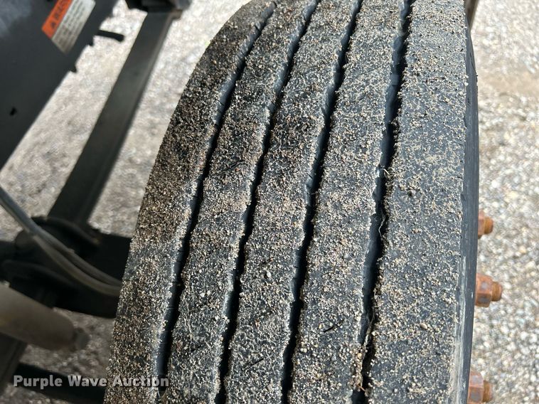 image for item DR4579 2003 Freightliner FB65  shuttle bus