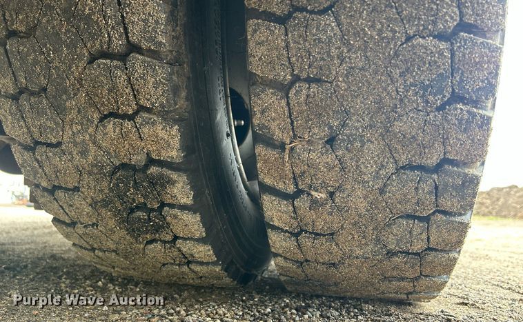 image for item DR4579 2003 Freightliner FB65  shuttle bus