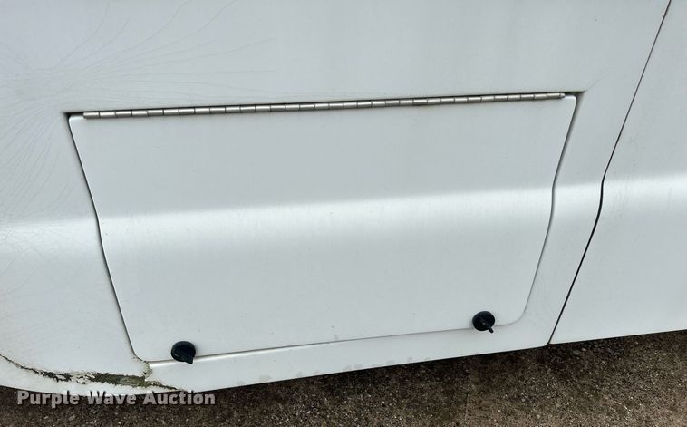 image for item DR4579 2003 Freightliner FB65  shuttle bus