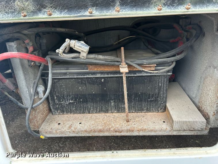 image for item DR4579 2003 Freightliner FB65  shuttle bus