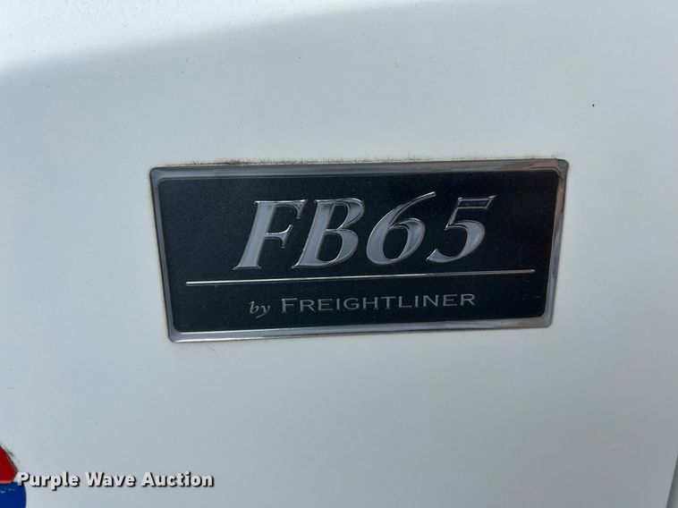 image for item DR4579 2003 Freightliner FB65  shuttle bus