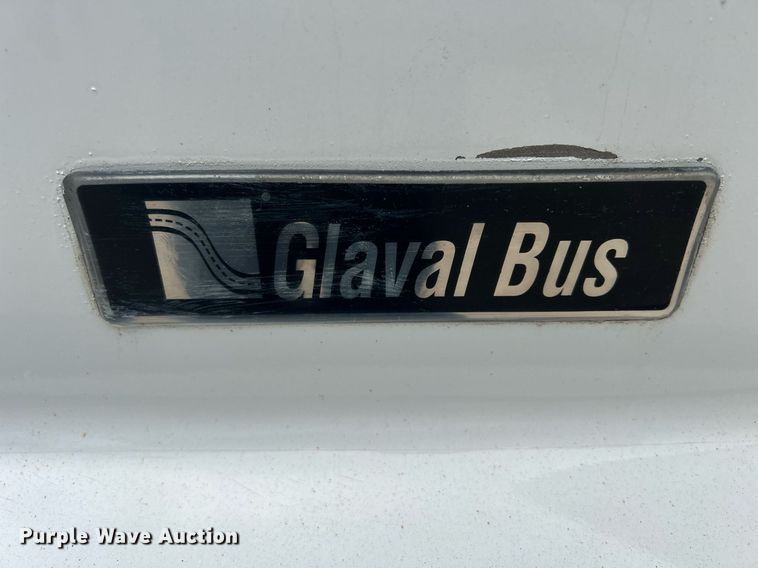 image for item DR4579 2003 Freightliner FB65  shuttle bus