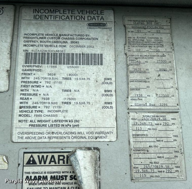 image for item DR4579 2003 Freightliner FB65  shuttle bus