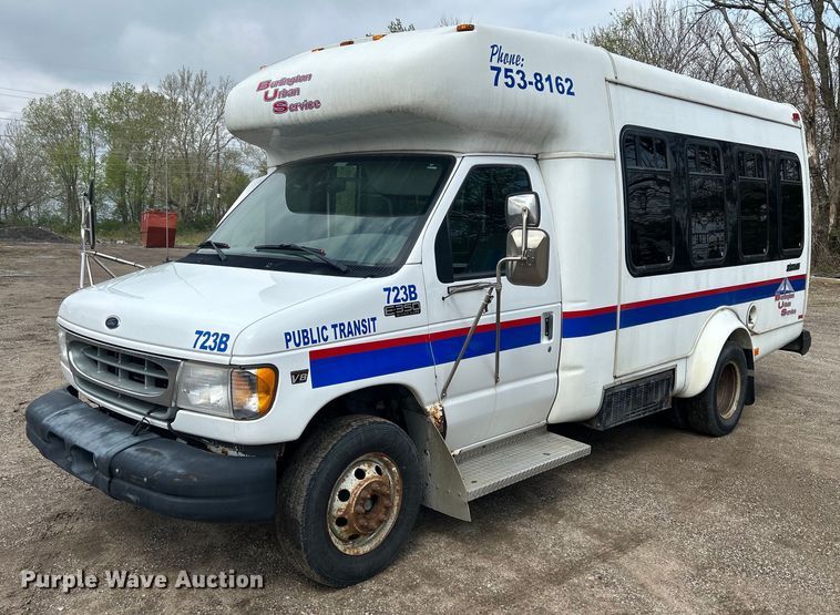image for item DR4580 2001 Ford E350  shuttle bus