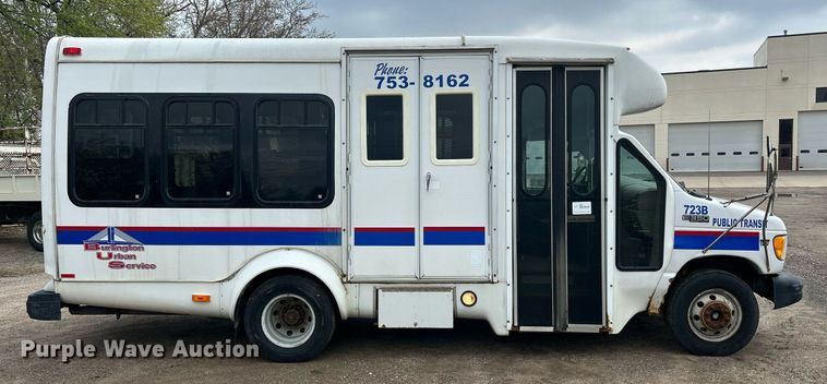image for item DR4580 2001 Ford E350  shuttle bus
