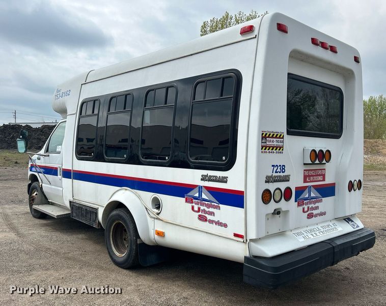 image for item DR4580 2001 Ford E350  shuttle bus