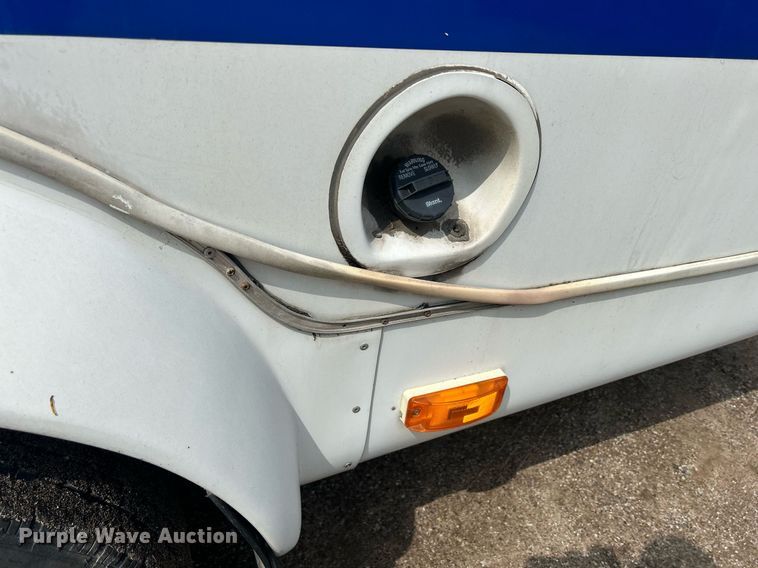 image for item DR4580 2001 Ford E350  shuttle bus