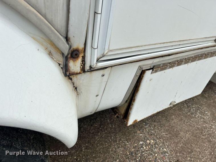 image for item DR4580 2001 Ford E350  shuttle bus