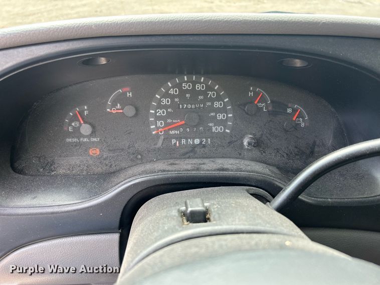 image for item DR4580 2001 Ford E350  shuttle bus