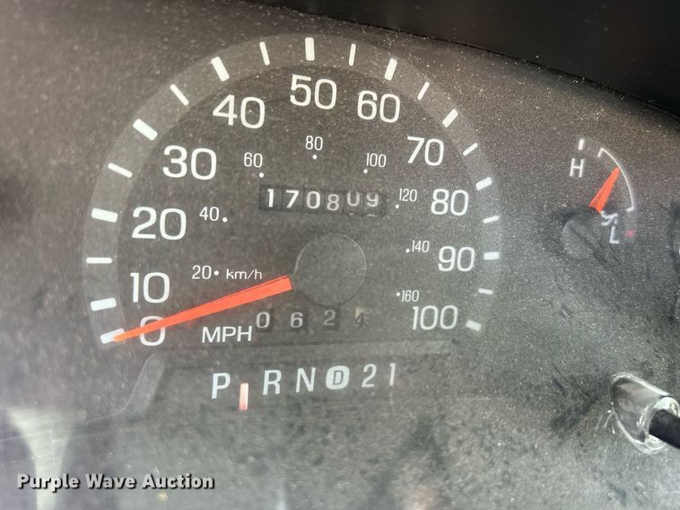 image for item DR4580 2001 Ford E350  shuttle bus