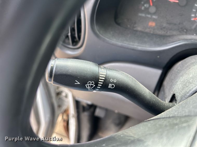 image for item DR4580 2001 Ford E350  shuttle bus