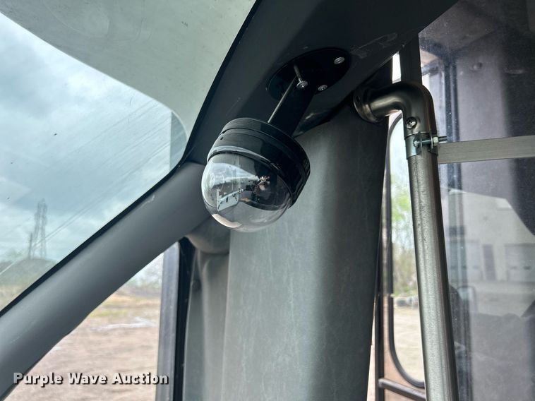 image for item DR4580 2001 Ford E350  shuttle bus