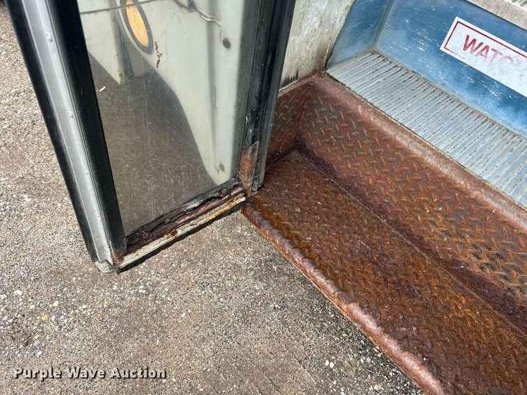 image for item DR4580 2001 Ford E350  shuttle bus