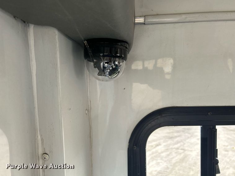 image for item DR4580 2001 Ford E350  shuttle bus