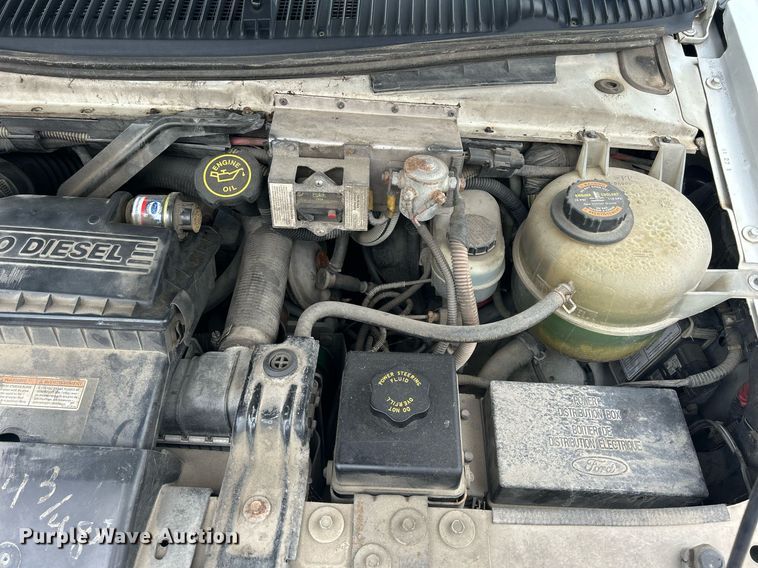 image for item DR4580 2001 Ford E350  shuttle bus