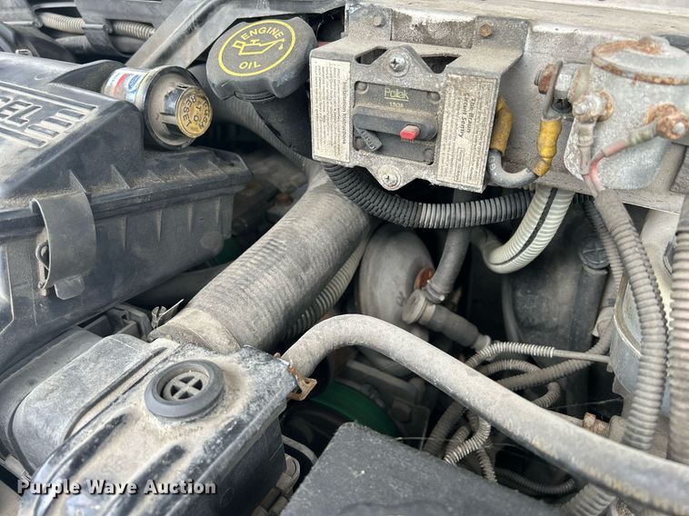 image for item DR4580 2001 Ford E350  shuttle bus