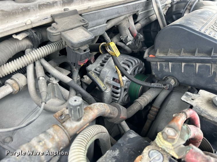 image for item DR4580 2001 Ford E350  shuttle bus