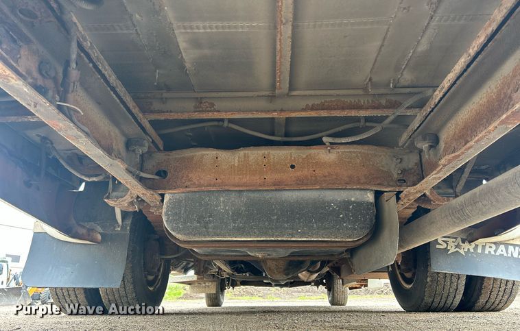 image for item DR4580 2001 Ford E350  shuttle bus