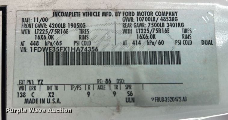 image for item DR4580 2001 Ford E350  shuttle bus