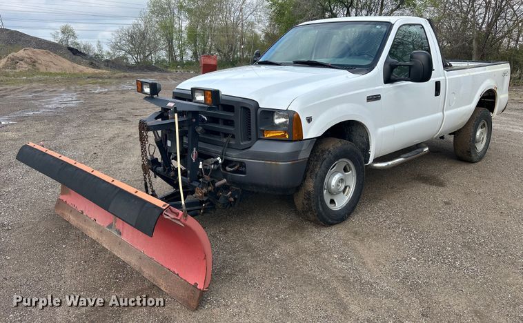 image for item DR4583 2005 Ford F350 Super Duty XL  pickup truck