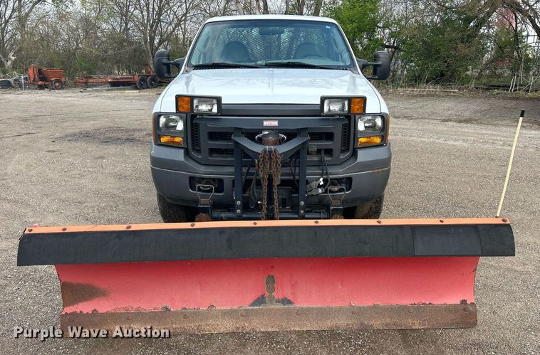 image for item DR4583 2005 Ford F350 Super Duty XL  pickup truck