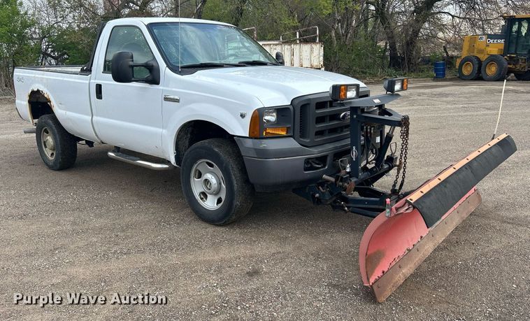 image for item DR4583 2005 Ford F350 Super Duty XL  pickup truck