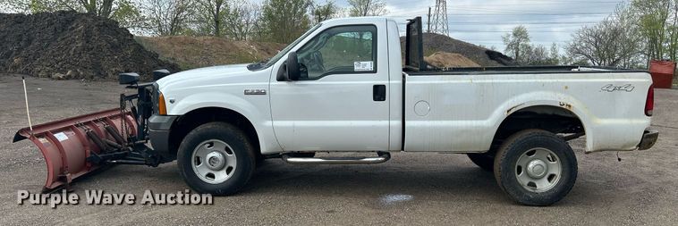 image for item DR4583 2005 Ford F350 Super Duty XL  pickup truck