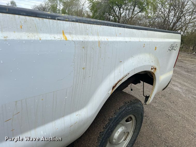 image for item DR4583 2005 Ford F350 Super Duty XL  pickup truck