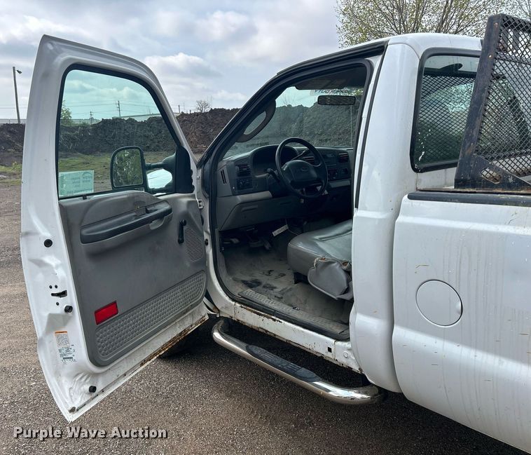image for item DR4583 2005 Ford F350 Super Duty XL  pickup truck