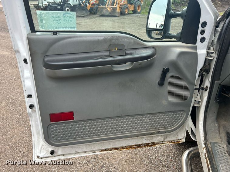 image for item DR4583 2005 Ford F350 Super Duty XL  pickup truck