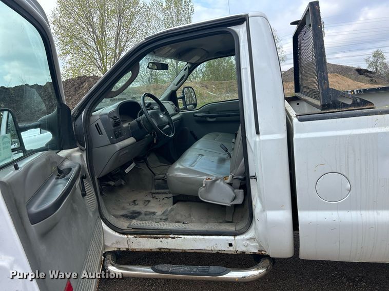 image for item DR4583 2005 Ford F350 Super Duty XL  pickup truck