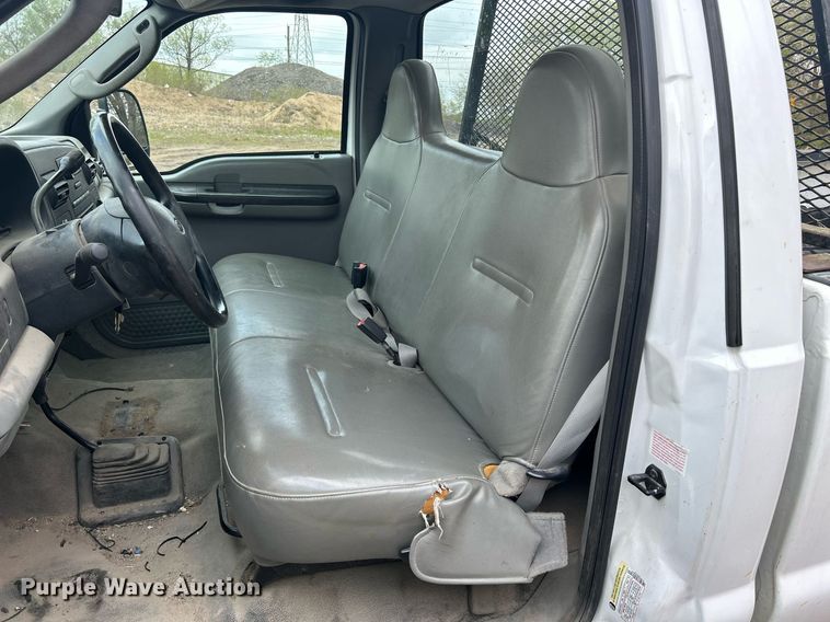 image for item DR4583 2005 Ford F350 Super Duty XL  pickup truck