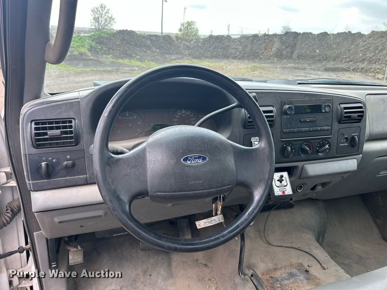 image for item DR4583 2005 Ford F350 Super Duty XL  pickup truck