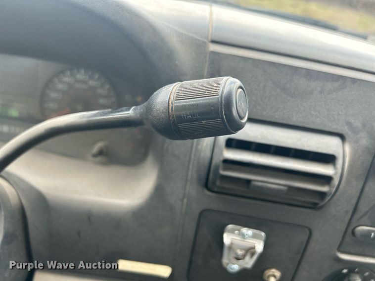 image for item DR4583 2005 Ford F350 Super Duty XL  pickup truck