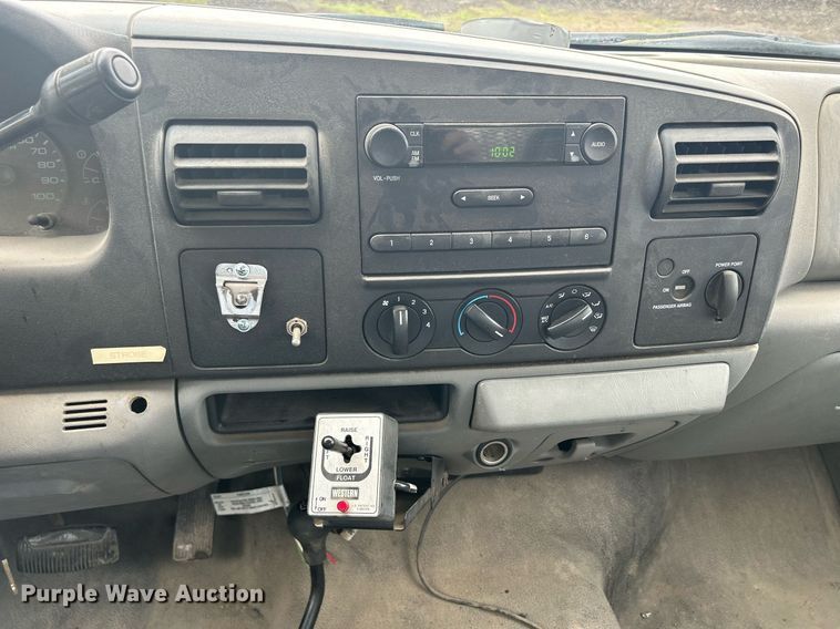 image for item DR4583 2005 Ford F350 Super Duty XL  pickup truck